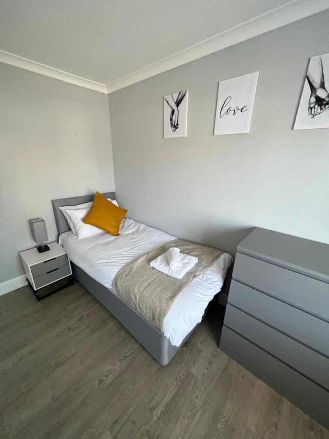 3 Bed Luxury Open Plan Living Villa เรย์ลีห์ ภายนอก รูปภาพ
